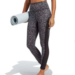 ADIDAS STUDIO CLASH YOGA LEGGINGS - 7/8 SIZE L